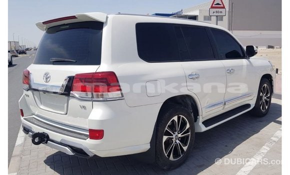 Buy Import Toyota Land Cruiser White Car in Import - Dubai in Abhasia Buy Import Toyota Land Cruiser White Car in Import - Dubai in Abhasia