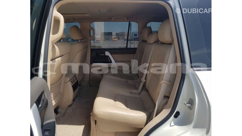 Big with watermark toyota land cruiser abhasia import dubai 3210