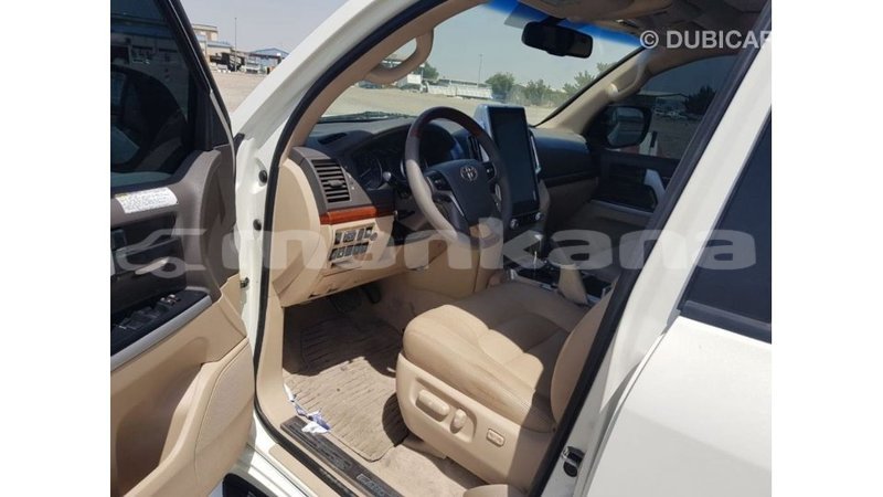 Big with watermark toyota land cruiser abhasia import dubai 3210
