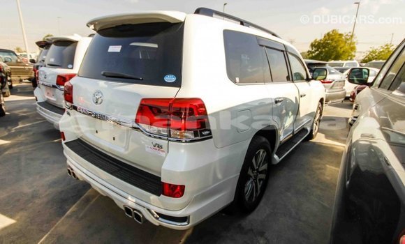 Buy Import Toyota Land Cruiser White Car in Import - Dubai in Abhasia Buy Import Toyota Land Cruiser White Car in Import - Dubai in Abhasia