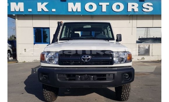 Buy Import Toyota Land Cruiser White Car in Import - Dubai in Abhasia Buy Import Toyota Land Cruiser White Car in Import - Dubai in Abhasia