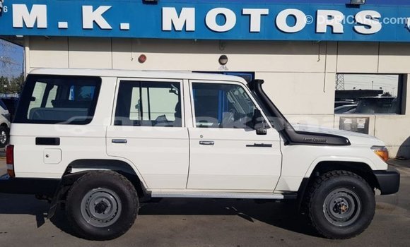 Buy Import Toyota Land Cruiser White Car in Import - Dubai in Abhasia Buy Import Toyota Land Cruiser White Car in Import - Dubai in Abhasia
