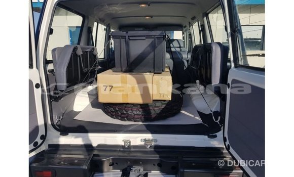Buy Import Toyota Land Cruiser White Car in Import - Dubai in Abhasia Buy Import Toyota Land Cruiser White Car in Import - Dubai in Abhasia
