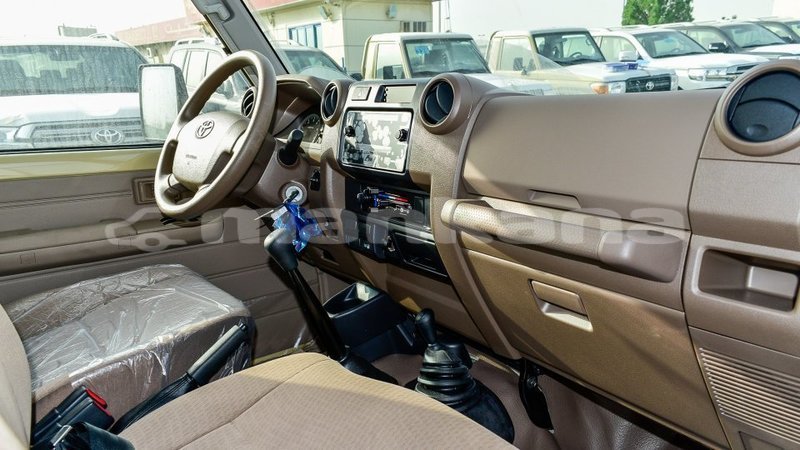 Big with watermark toyota land cruiser abhasia import dubai 3278