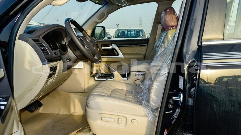 Big with watermark toyota land cruiser abhasia import dubai 3279