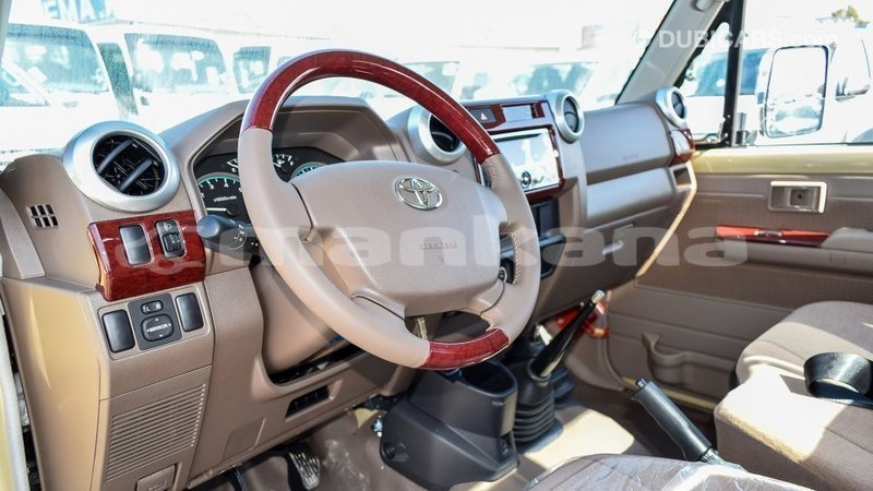 Big with watermark toyota land cruiser abhasia import dubai 3286