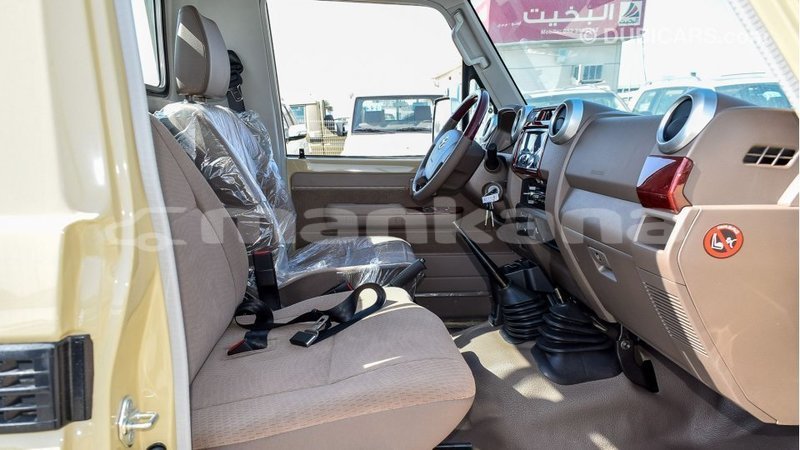 Big with watermark toyota land cruiser abhasia import dubai 3286