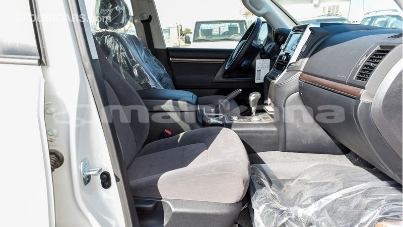 Big with watermark toyota land cruiser abhasia import dubai 3287