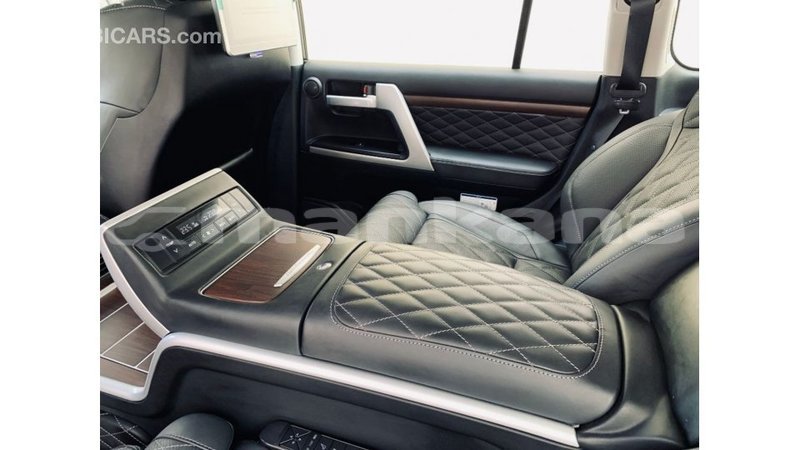 Big with watermark toyota land cruiser abhasia import dubai 3311