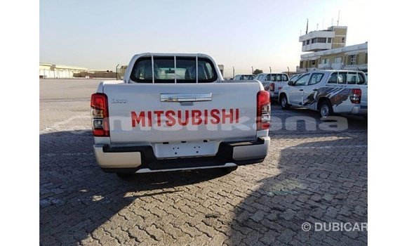 Buy Import Mitsubishi L200 White Car in Import - Dubai in Abhasia Buy Import Mitsubishi L200 White Car in Import - Dubai in Abhasia