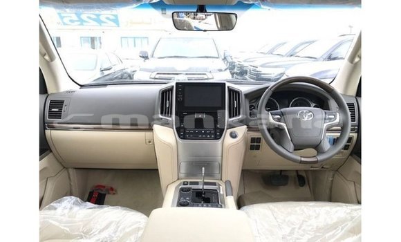 Buy Import Toyota Land Cruiser White Car in Import - Dubai in Abhasia Buy Import Toyota Land Cruiser White Car in Import - Dubai in Abhasia