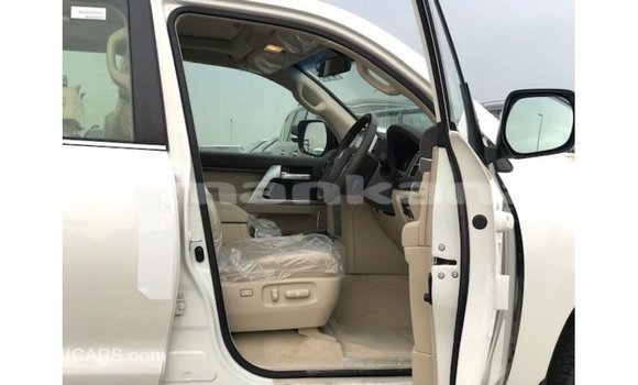 Buy Import Toyota Land Cruiser White Car in Import - Dubai in Abhasia Buy Import Toyota Land Cruiser White Car in Import - Dubai in Abhasia
