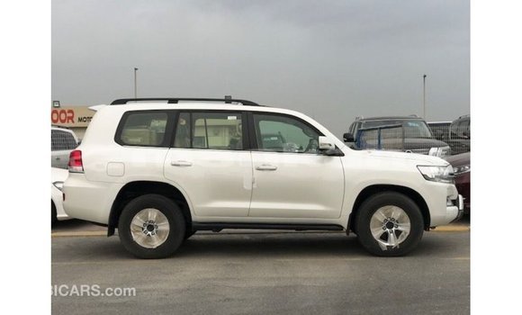 Buy Import Toyota Land Cruiser White Car in Import - Dubai in Abhasia Buy Import Toyota Land Cruiser White Car in Import - Dubai in Abhasia