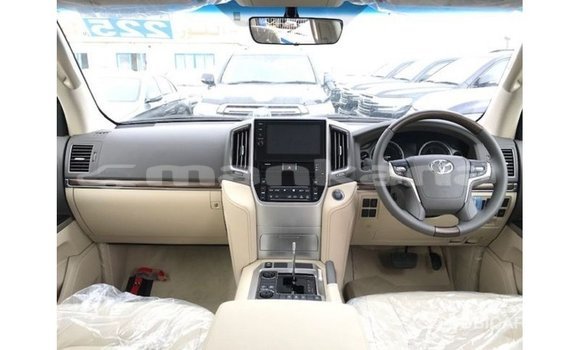 Buy Import Toyota Land Cruiser White Car in Import - Dubai in Abhasia Buy Import Toyota Land Cruiser White Car in Import - Dubai in Abhasia