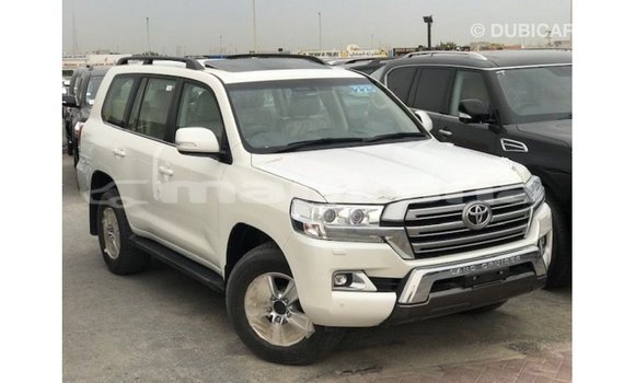 Buy Import Toyota Land Cruiser White Car in Import - Dubai in Abhasia Buy Import Toyota Land Cruiser White Car in Import - Dubai in Abhasia