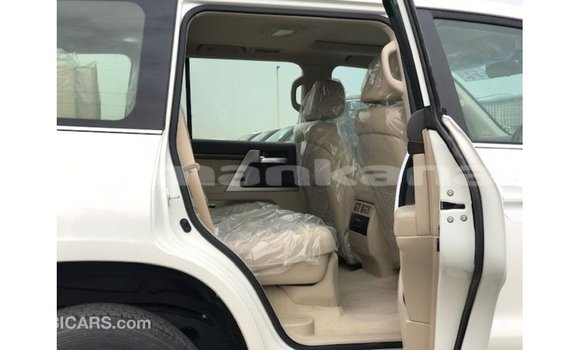 Buy Import Toyota Land Cruiser White Car in Import - Dubai in Abhasia Buy Import Toyota Land Cruiser White Car in Import - Dubai in Abhasia