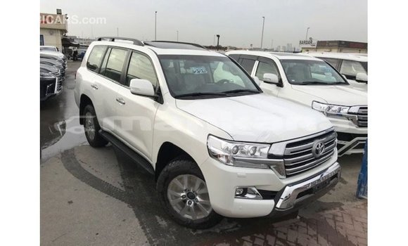 Buy Import Toyota Land Cruiser White Car in Import - Dubai in Abhasia Buy Import Toyota Land Cruiser White Car in Import - Dubai in Abhasia
