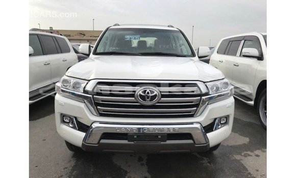 Buy Import Toyota Land Cruiser White Car in Import - Dubai in Abhasia Buy Import Toyota Land Cruiser White Car in Import - Dubai in Abhasia