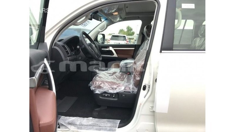 Big with watermark toyota land cruiser abhasia import dubai 3386