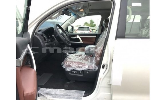 Buy Import Toyota Land Cruiser White Car in Import - Dubai in Abhasia Buy Import Toyota Land Cruiser White Car in Import - Dubai in Abhasia