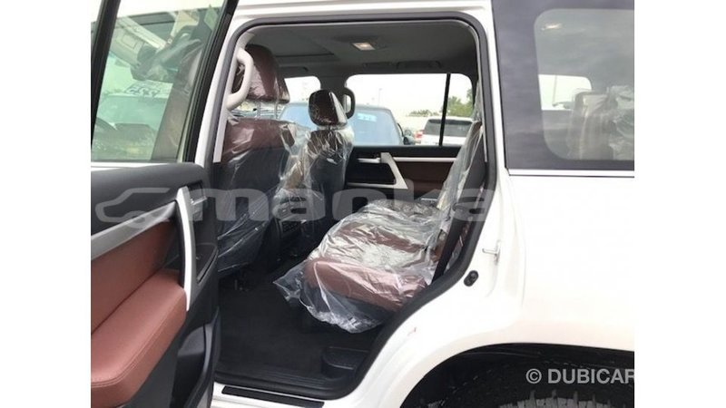 Big with watermark toyota land cruiser abhasia import dubai 3386