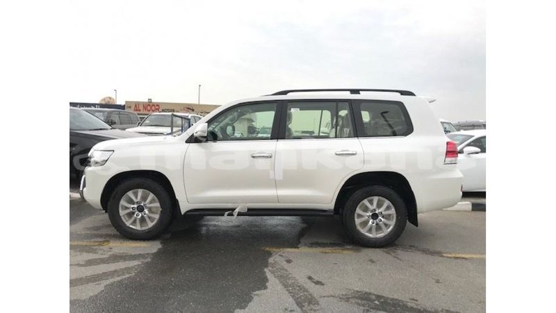 Big with watermark toyota land cruiser abhasia import dubai 3386