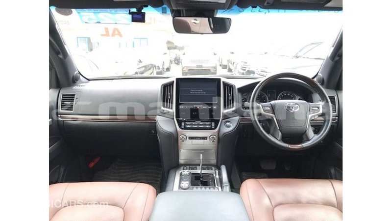 Big with watermark toyota land cruiser abhasia import dubai 3410