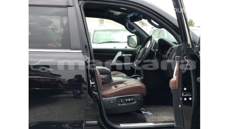 Big with watermark toyota land cruiser abhasia import dubai 3410