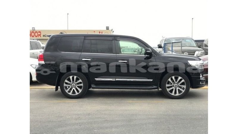 Big with watermark toyota land cruiser abhasia import dubai 3410