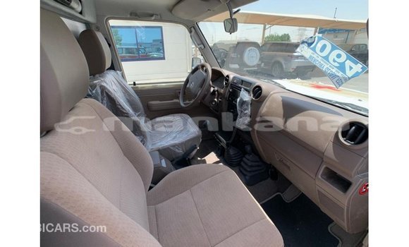 Buy Import Toyota DA Beige Truck in Import - Dubai in Abhasia Buy Import Toyota DA Beige Truck in Import - Dubai in Abhasia