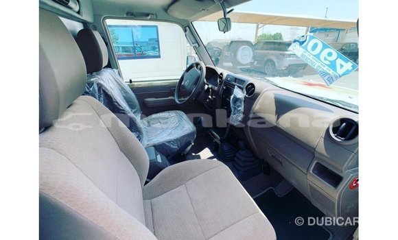 Buy Import Toyota DA Beige Truck in Import - Dubai in Abhasia Buy Import Toyota DA Beige Truck in Import - Dubai in Abhasia