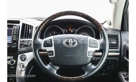 Buy Import Toyota Land Cruiser White Car in Import - Dubai in Abhasia Buy Import Toyota Land Cruiser White Car in Import - Dubai in Abhasia