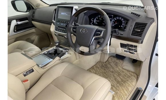 Buy Import Toyota Land Cruiser White Car in Import - Dubai in Abhasia Buy Import Toyota Land Cruiser White Car in Import - Dubai in Abhasia