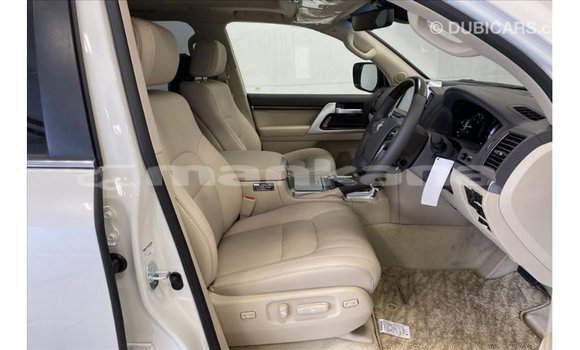 Buy Import Toyota Land Cruiser White Car in Import - Dubai in Abhasia Buy Import Toyota Land Cruiser White Car in Import - Dubai in Abhasia