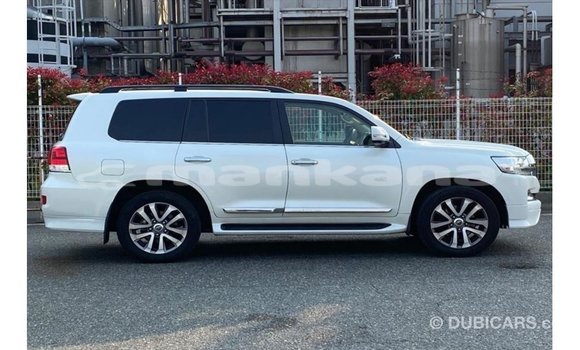 Buy Import Toyota Land Cruiser White Car in Import - Dubai in Abhasia Buy Import Toyota Land Cruiser White Car in Import - Dubai in Abhasia