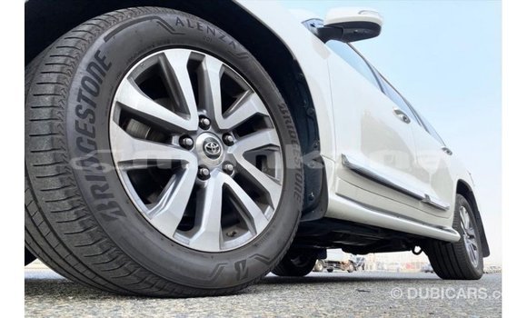 Buy Import Toyota Land Cruiser White Car in Import - Dubai in Abhasia Buy Import Toyota Land Cruiser White Car in Import - Dubai in Abhasia