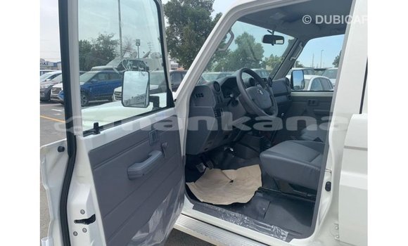 Buy Import Toyota Land Cruiser White Car in Import - Dubai in Abhasia Buy Import Toyota Land Cruiser White Car in Import - Dubai in Abhasia