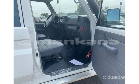 Buy Import Toyota Land Cruiser White Car in Import - Dubai in Abhasia Buy Import Toyota Land Cruiser White Car in Import - Dubai in Abhasia