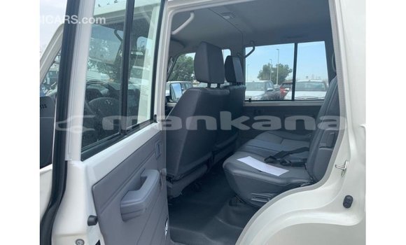 Buy Import Toyota Land Cruiser White Car in Import - Dubai in Abhasia Buy Import Toyota Land Cruiser White Car in Import - Dubai in Abhasia
