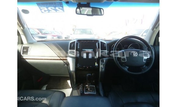 Buy Import Toyota Land Cruiser White Car in Import - Dubai in Abhasia Buy Import Toyota Land Cruiser White Car in Import - Dubai in Abhasia