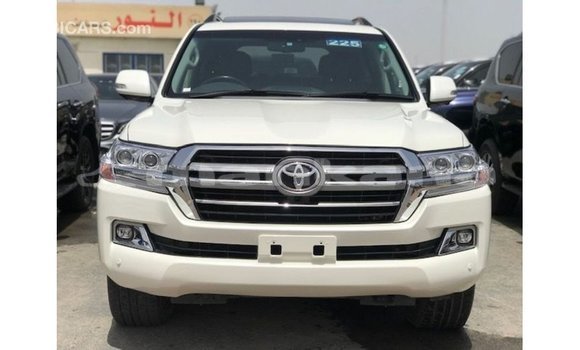 Buy Import Toyota Land Cruiser White Car in Import - Dubai in Abhasia Buy Import Toyota Land Cruiser White Car in Import - Dubai in Abhasia