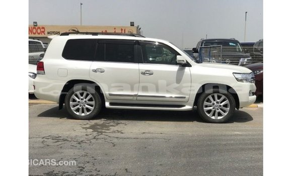 Buy Import Toyota Land Cruiser White Car in Import - Dubai in Abhasia Buy Import Toyota Land Cruiser White Car in Import - Dubai in Abhasia
