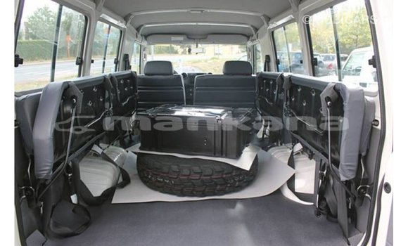 Buy Import Toyota Land Cruiser White Car in Import - Dubai in Abhasia Buy Import Toyota Land Cruiser White Car in Import - Dubai in Abhasia