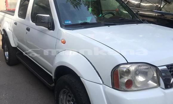 Buy Used Nissan Frontier White Car in Tbilisi in Tbilisi Buy Used Nissan Frontier White Car in Tbilisi in Tbilisi