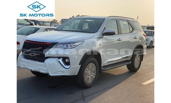 Buy Import Toyota Fortuner White Car in Import - Dubai in Abhasia