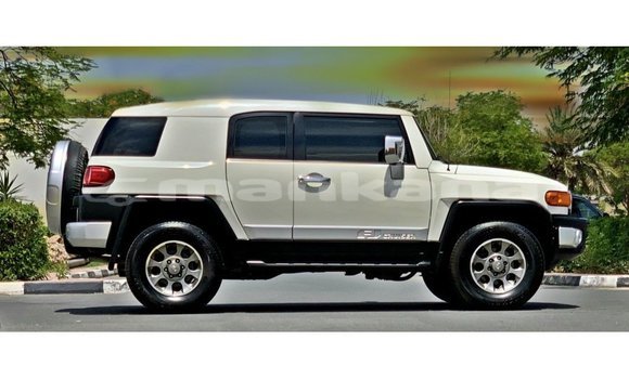 Buy Import Toyota FJ Cruiser White Car in Import - Dubai in Abhasia Buy Import Toyota FJ Cruiser White Car in Import - Dubai in Abhasia
