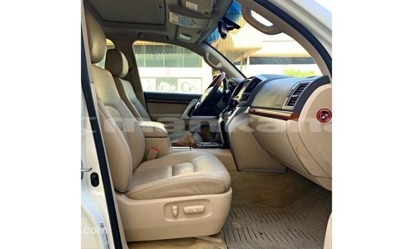 Buy Import Toyota Land Cruiser White Car in Import - Dubai in Abhasia Buy Import Toyota Land Cruiser White Car in Import - Dubai in Abhasia