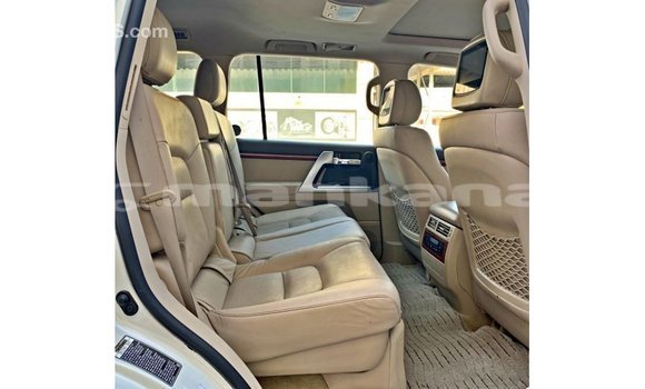 Buy Import Toyota Land Cruiser White Car in Import - Dubai in Abhasia Buy Import Toyota Land Cruiser White Car in Import - Dubai in Abhasia