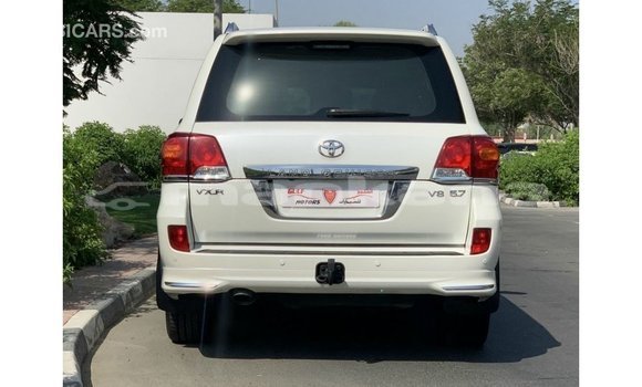 Buy Import Toyota Land Cruiser White Car in Import - Dubai in Abhasia Buy Import Toyota Land Cruiser White Car in Import - Dubai in Abhasia