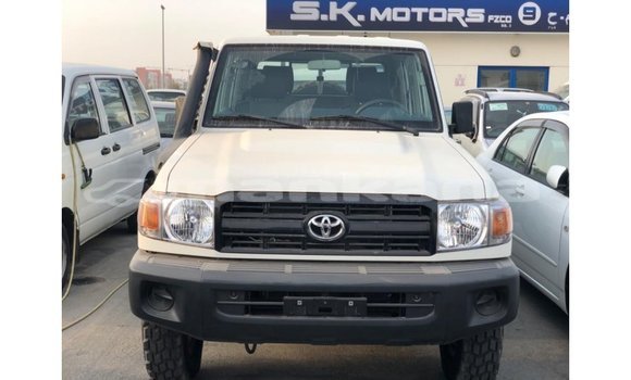 Buy Import Toyota Land Cruiser White Car in Import - Dubai in Abhasia